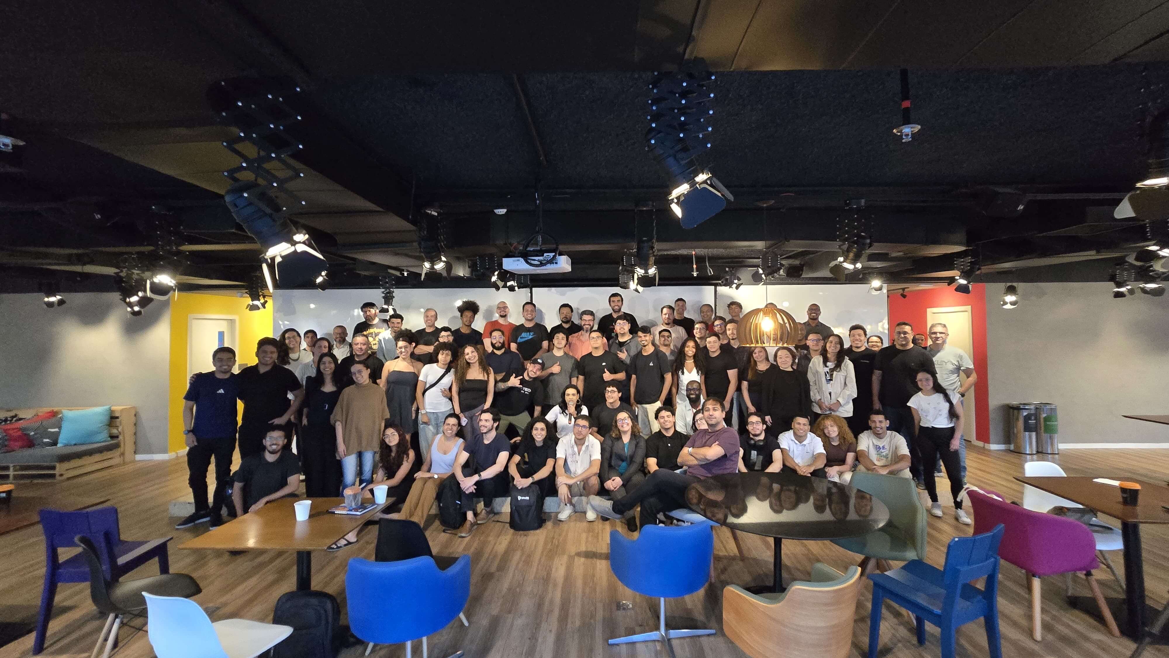 Comunidade Café em Código reunida em um evento presencial